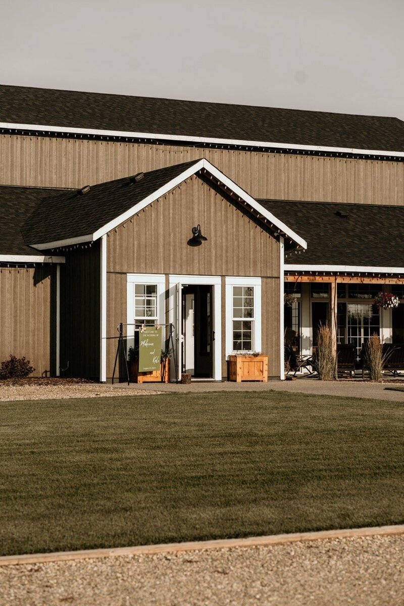 Wedding Venue Near Calgary and Edmonton 142 Large 11.02.44 AM