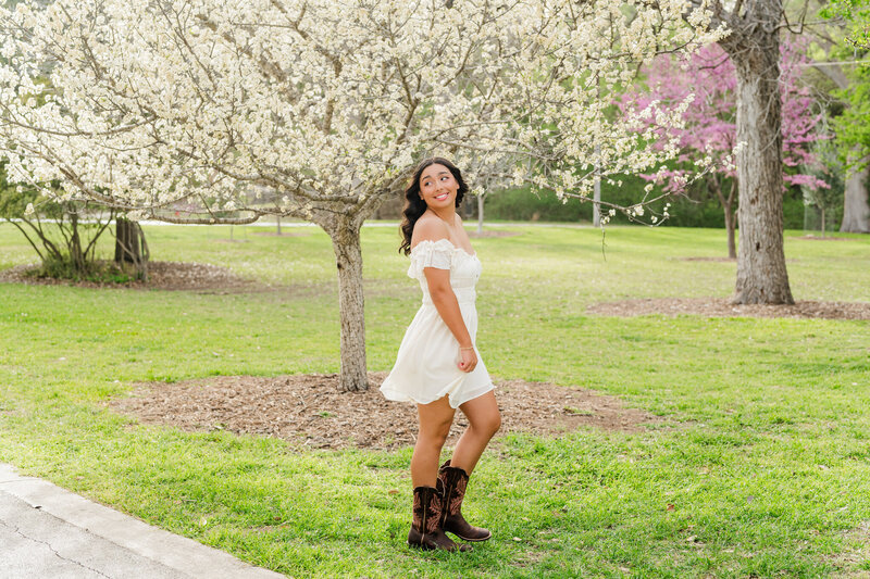 Canyon high school senior photos at Landa Park 