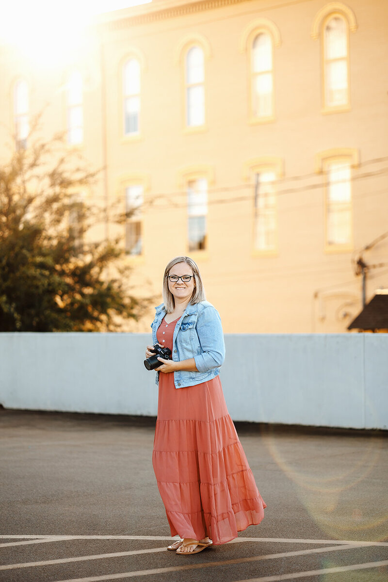 Bowling Green, Kentucky family photographer. Portrait of Amber Finn the photographer.