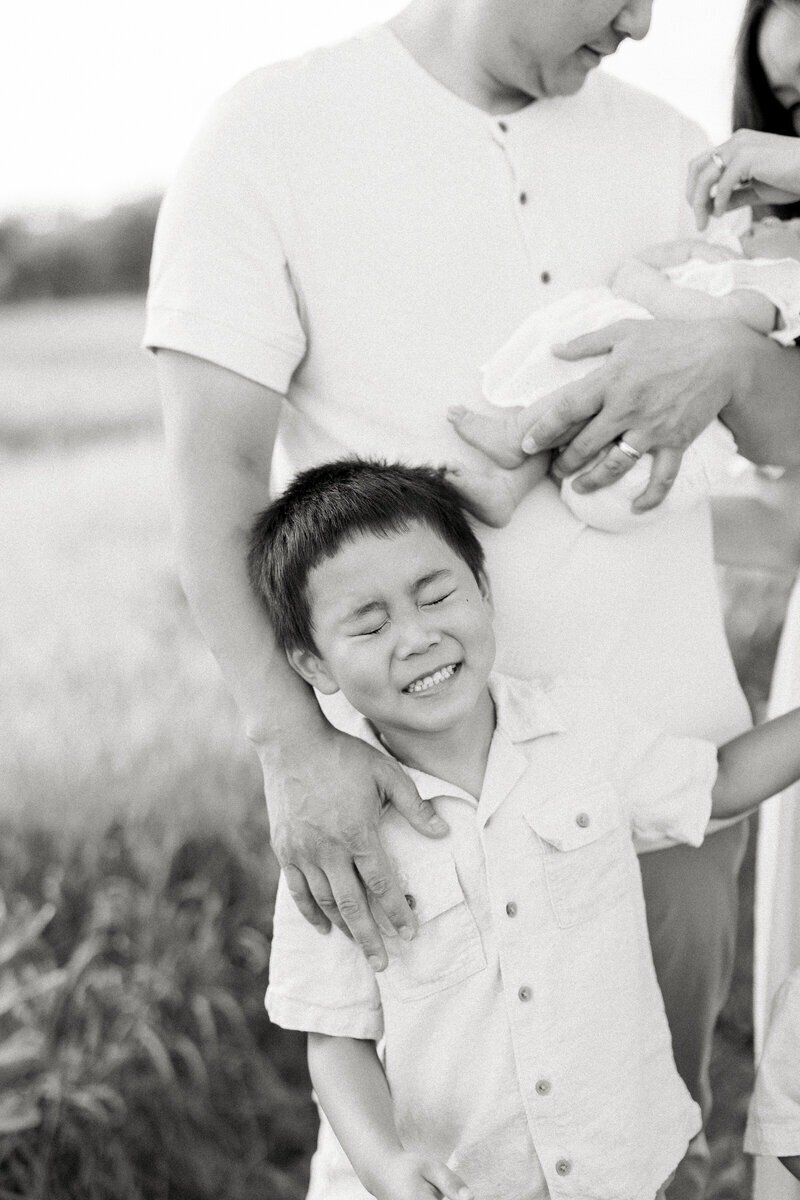 A father with his two children, captured by a family photographer in Milwaukee.