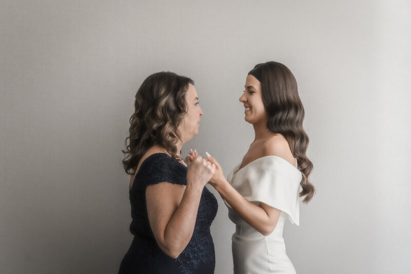 Speakeasy bar in Toronto hosts wedding for elegant couple