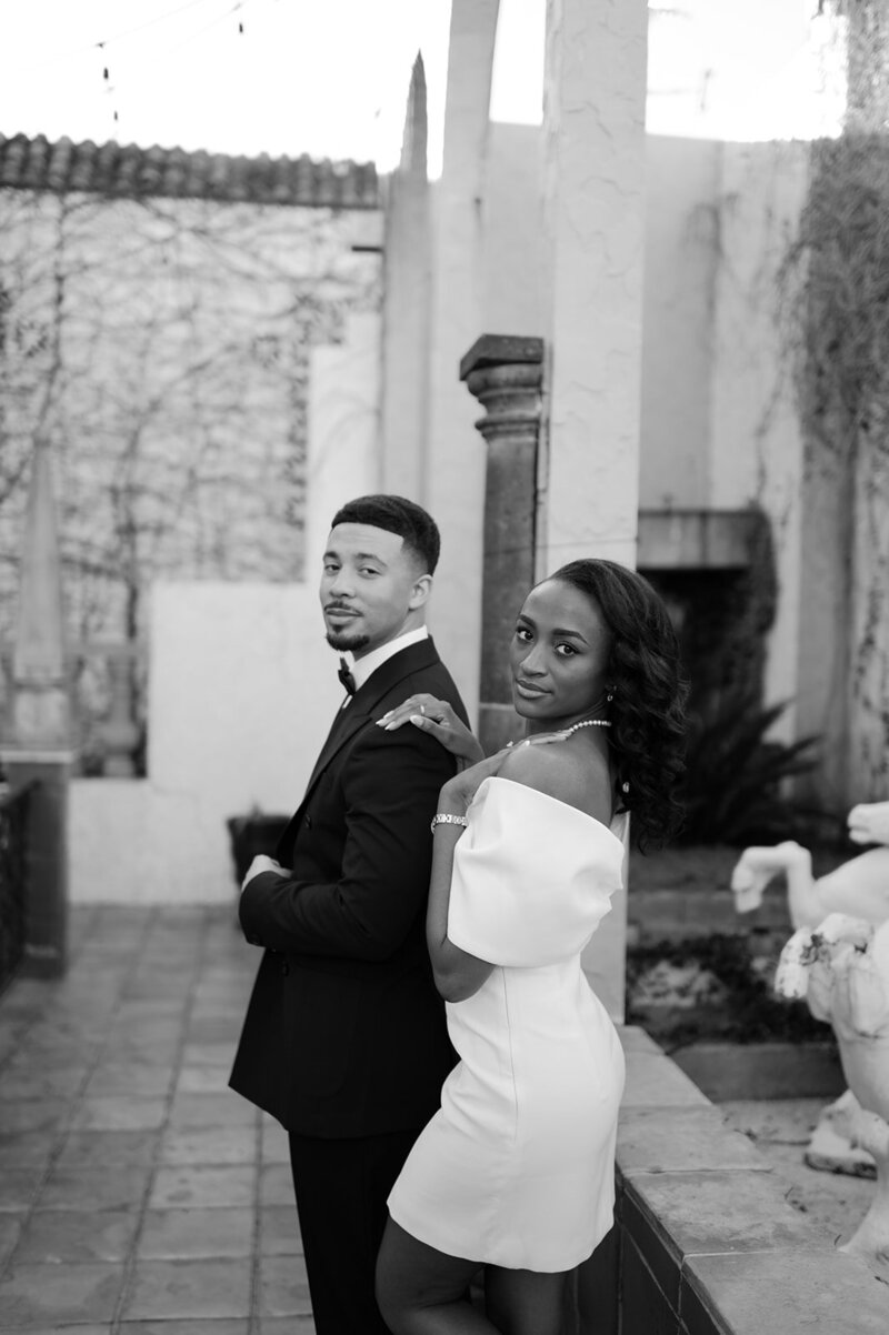 old-money-downtown-houston-engagement-photos_7456