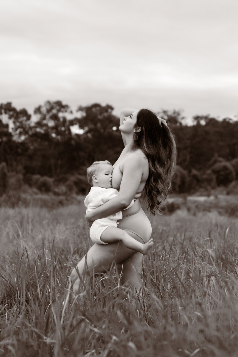 motherhood photos, raw and authentic, loved up