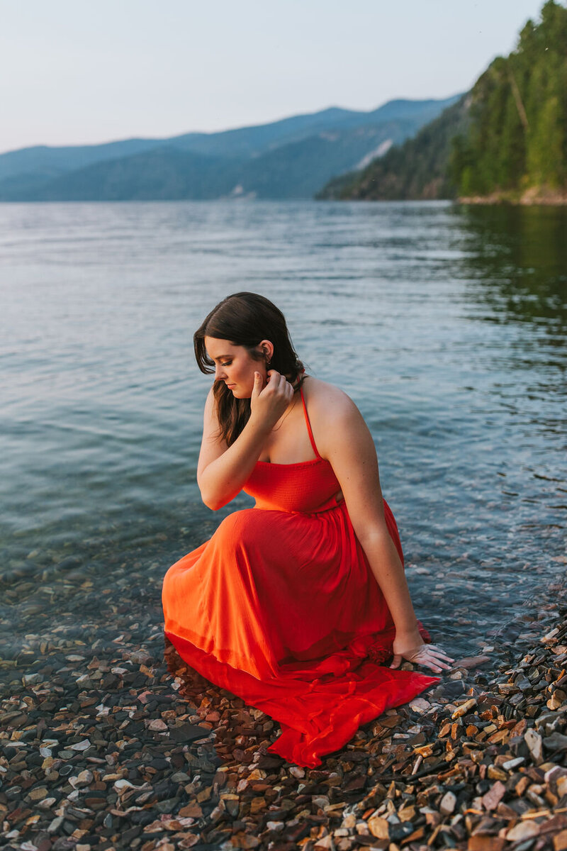 Tri Cities photographer capturing unique senior photo themes
