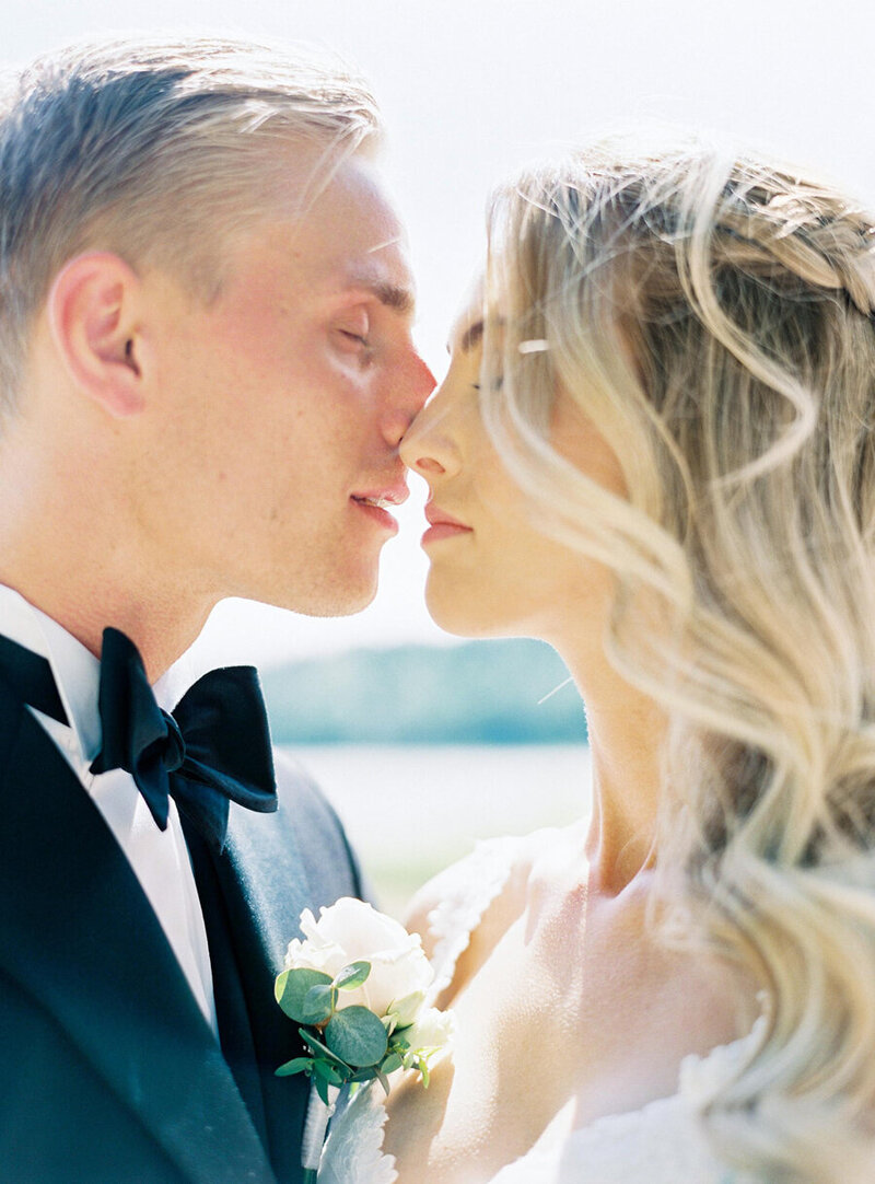 021-closeup-of-grooms-bow-tie-on-black-tie-wedding-in-sweden
