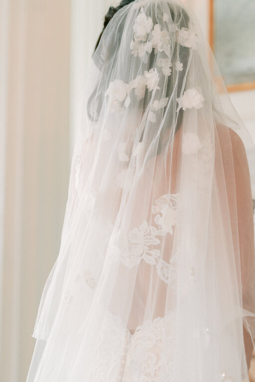 bridal veil with lace flower detailing