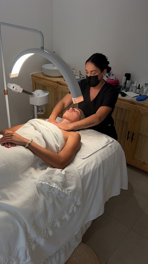 Glow Sayulita is a spa and beauty salon in Sayulita offering premium medical aesthetics and advanced skincare treatments for radiant, healthy skin in a relaxing environment.