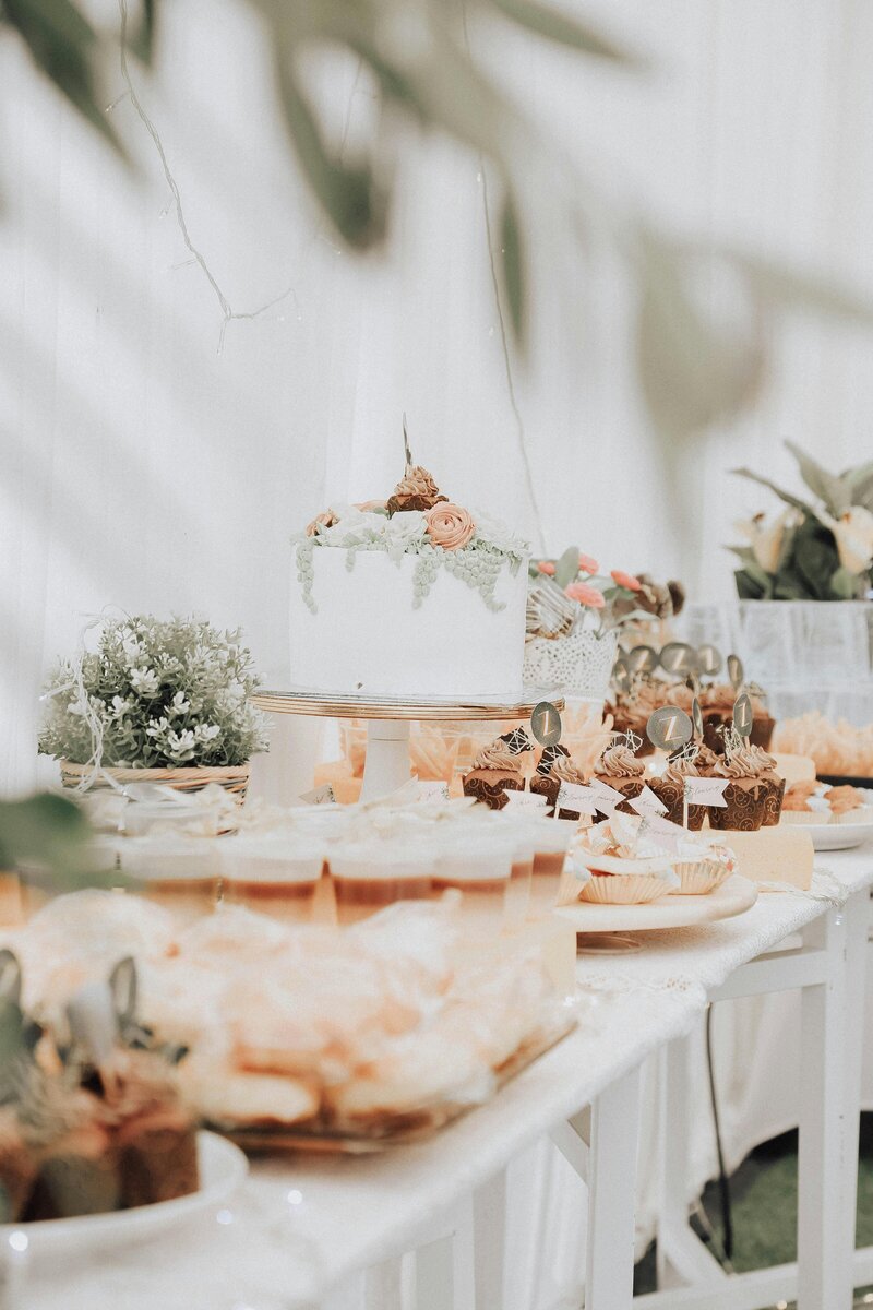 Table de desserts de mariage style méditerranéen. Organisation d'évènements Loire Atlantique nantes vendée