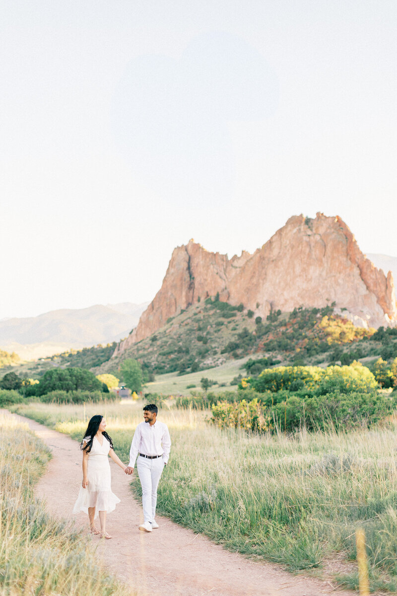 Garden-Of-The-Gods-Engagement-Photos-9