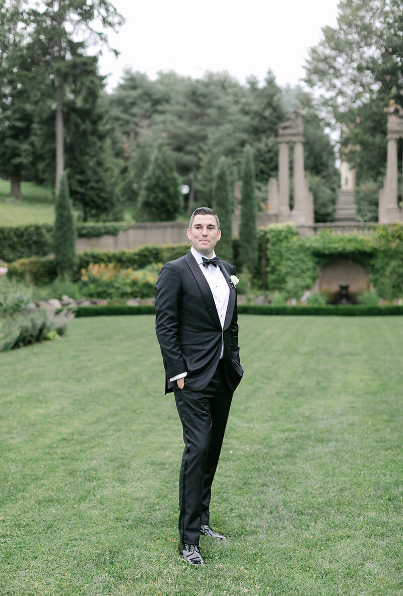 groom-classic-black-tux