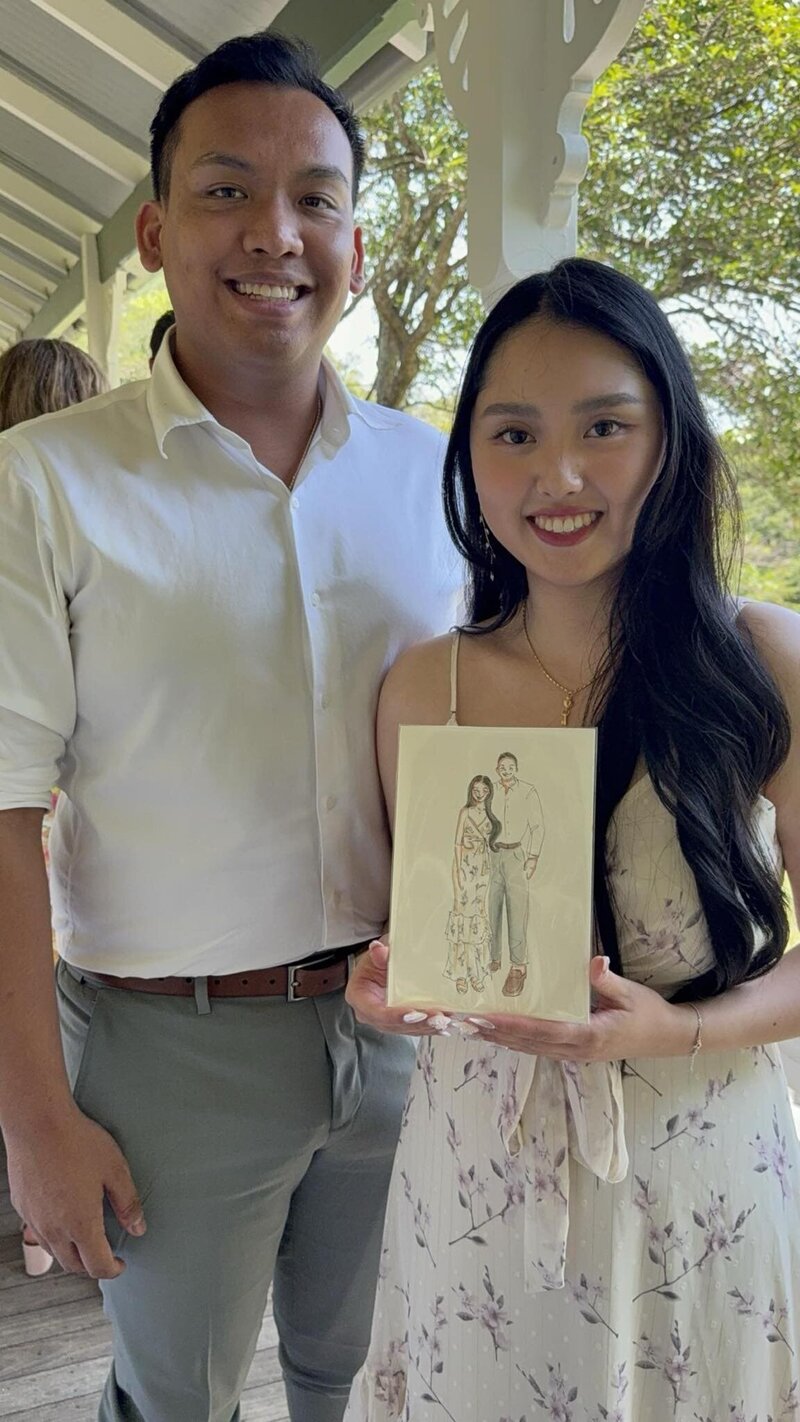 couple-at-wedding-showing-their-live-illustration