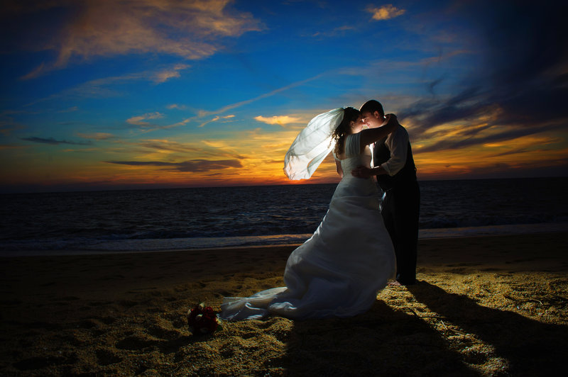 JandDstudio-wedding-rustic-vintage-brideandgroom-kissing-outdoor-sunset-beach-NJ-sand
