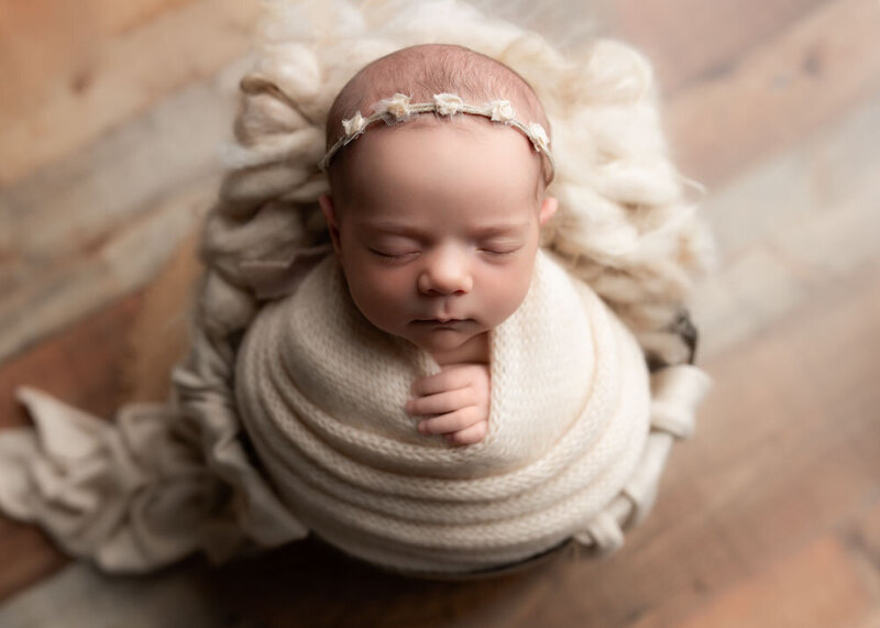 newborn-mini-session-cream-swaddle-wide