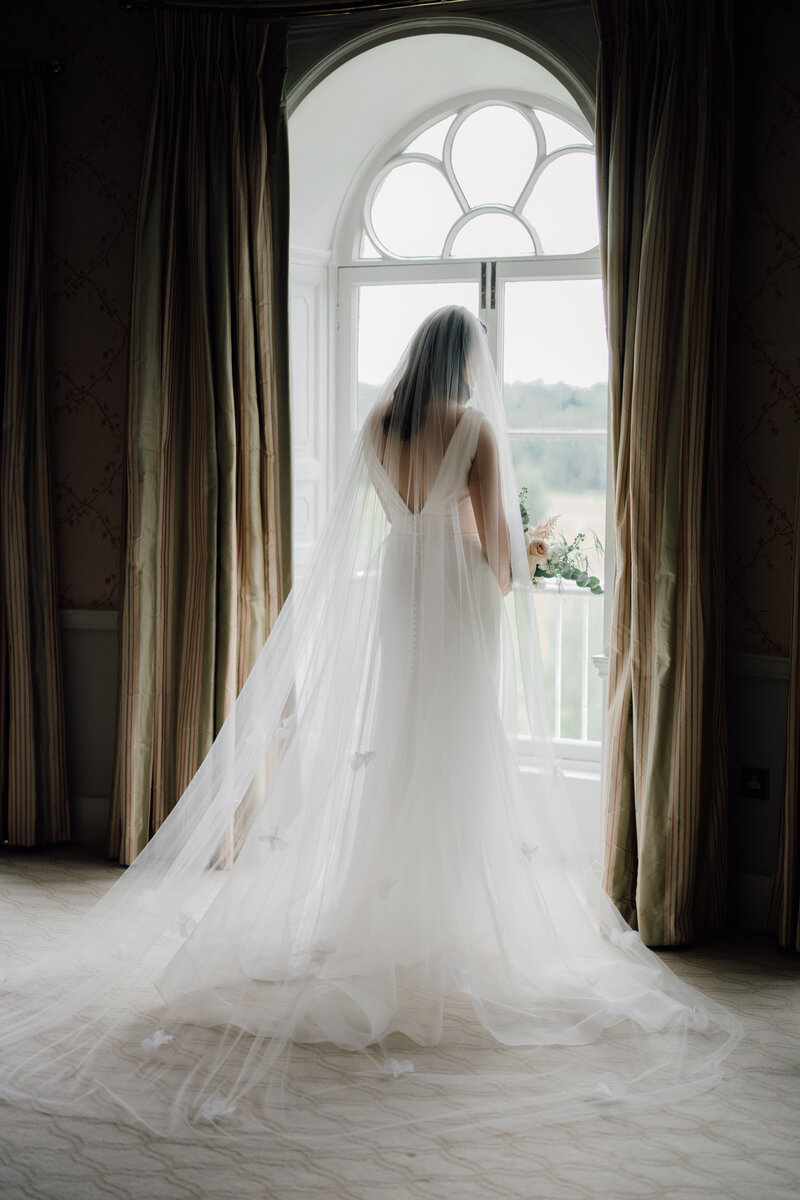bridal-portraits-honeymoon-suite