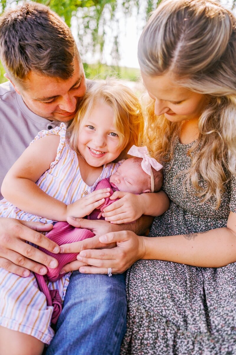 eau claire newborn photography session with family