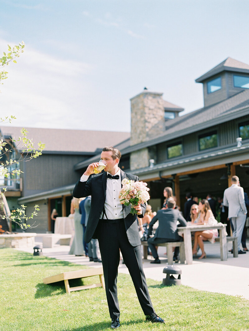 Black-River-Barn-wedding_31