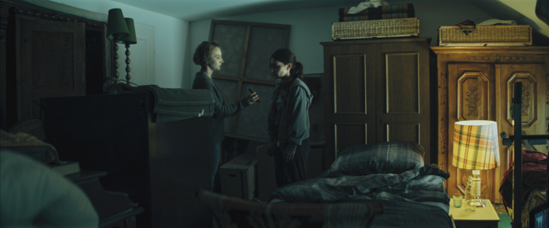 night-exterior-woman-of-the-dead-filmstill-10