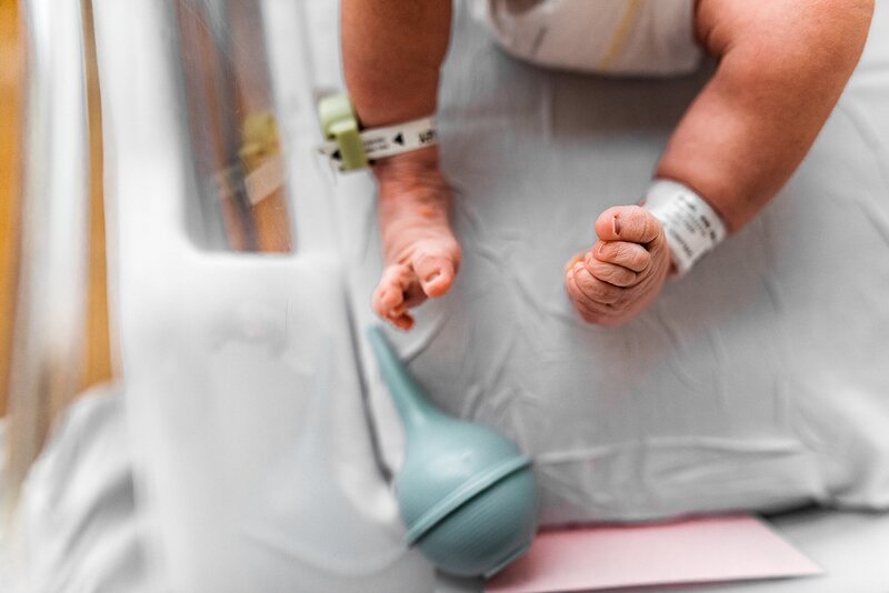 newborn baby toes in hospital