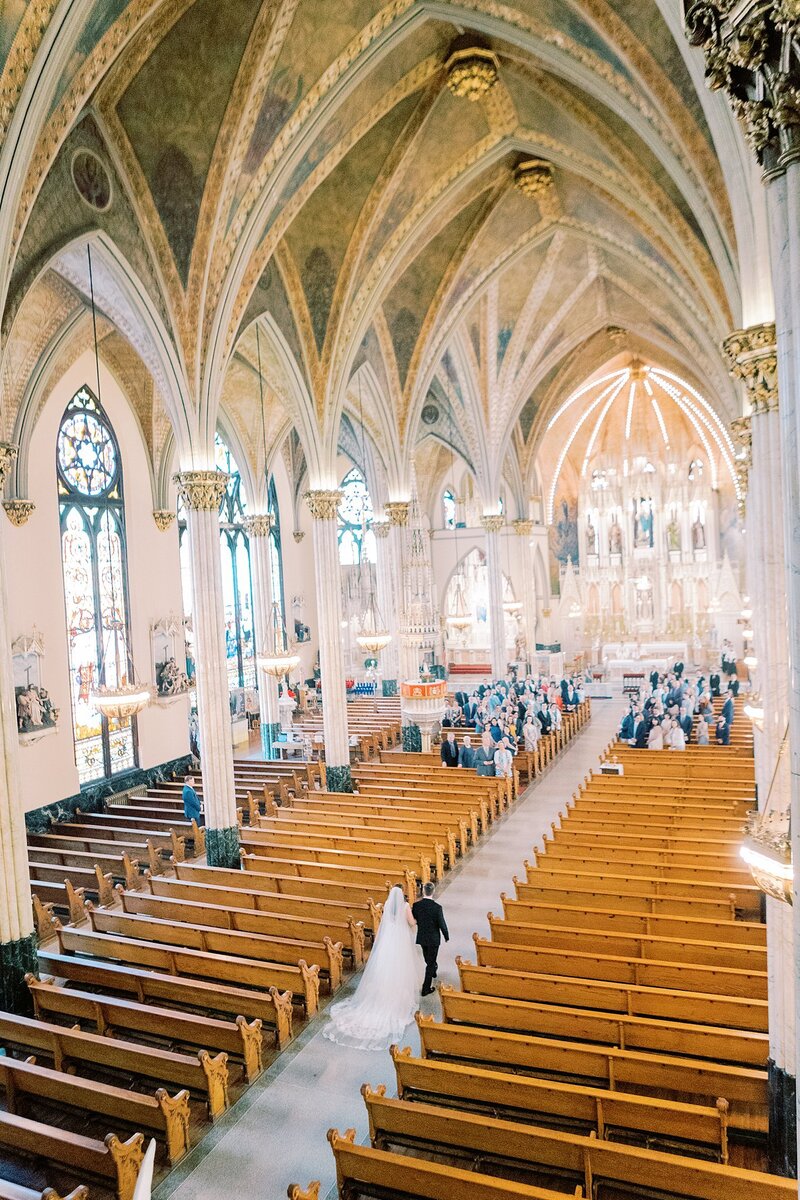 wedding-photos-at-the-sweetest-heart-of-mary-in-detroit-michigan-by-detroit-catholic-wedding-photogrpaher_0018