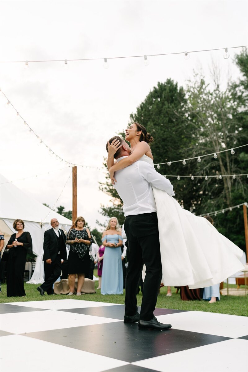 MangoStudios-SP-M&J-052-WS104327