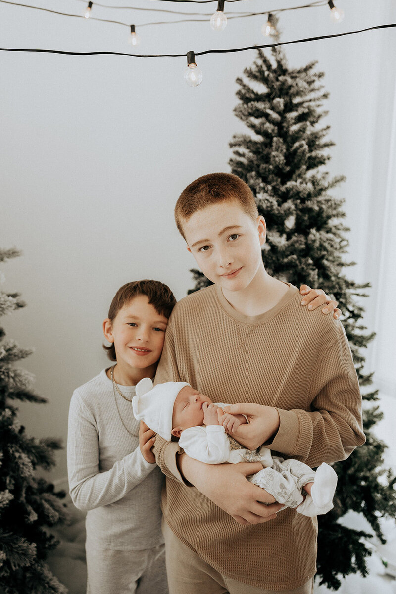 9_withlovefromcass_oregon_elopement_photographer__Christmas_2023_PRAC0332_websize