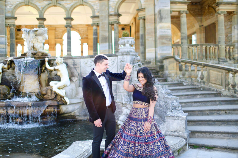 engagement-shoot-at-hever-castle-in-kent-by-leslie-choucard-photography