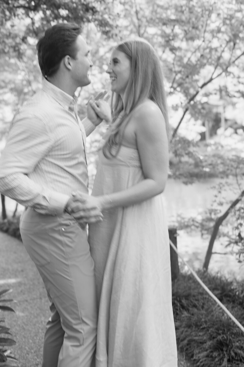 Fort-Worth-Botanic-Gardens-Engagement-Session-Chirstian-Wedding-Photographer-Kortney-Boyett10