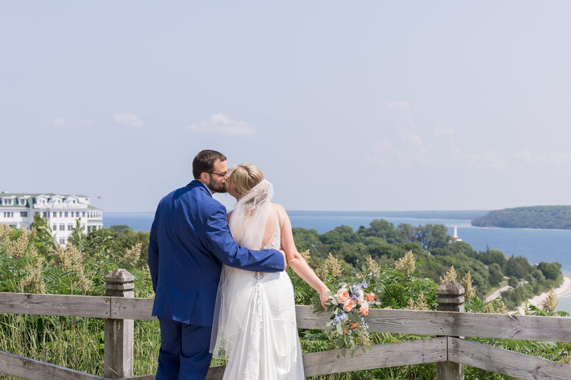LittleShutterBugStudio_SaraAl_MackinacIslandWedding-410