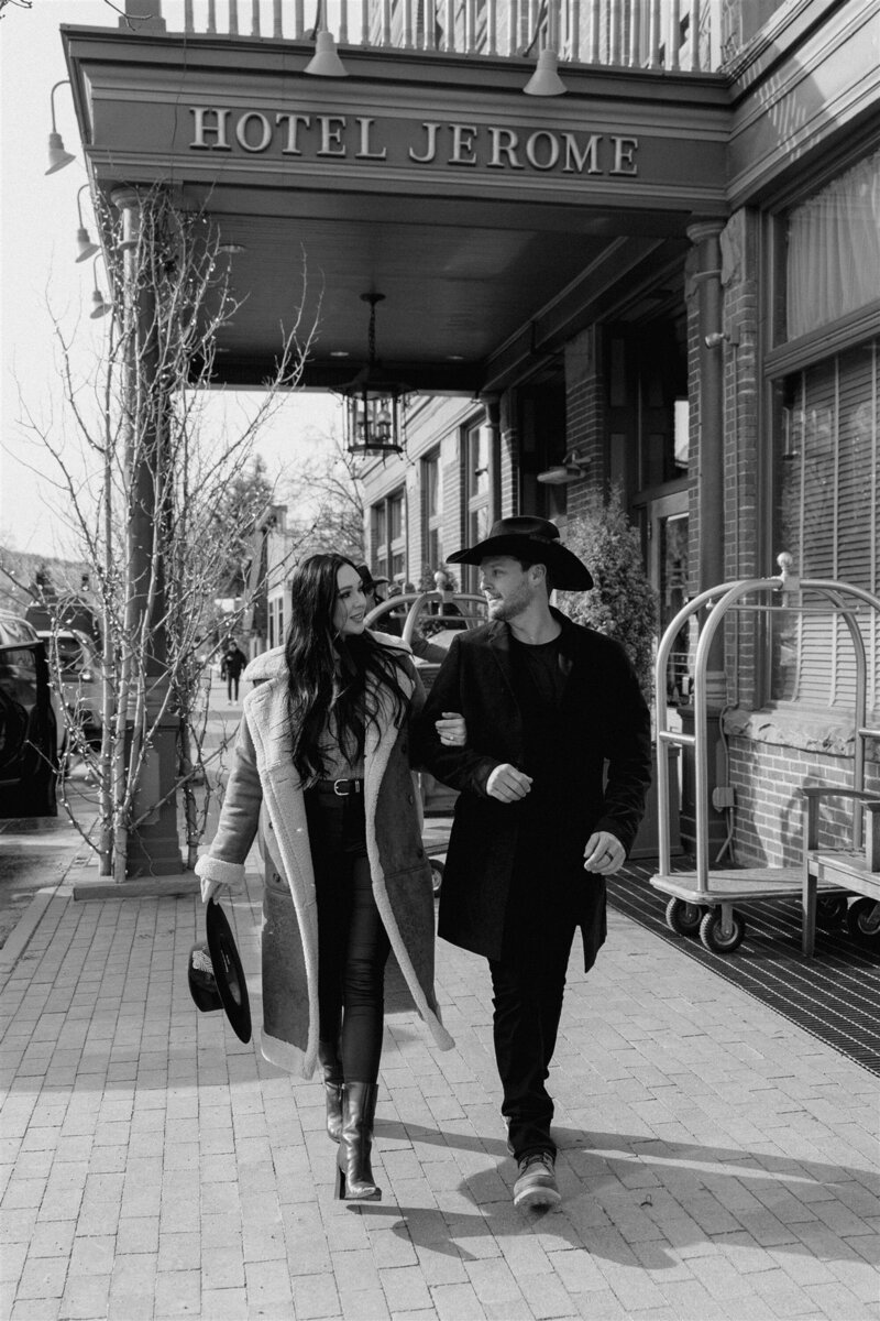 Hotel Jerome après-ski engagement photography 