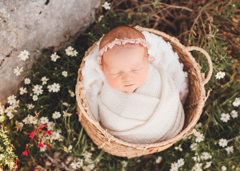 Surrounded by White – A Baby Girl Photo Shoot – Dallas Newborn