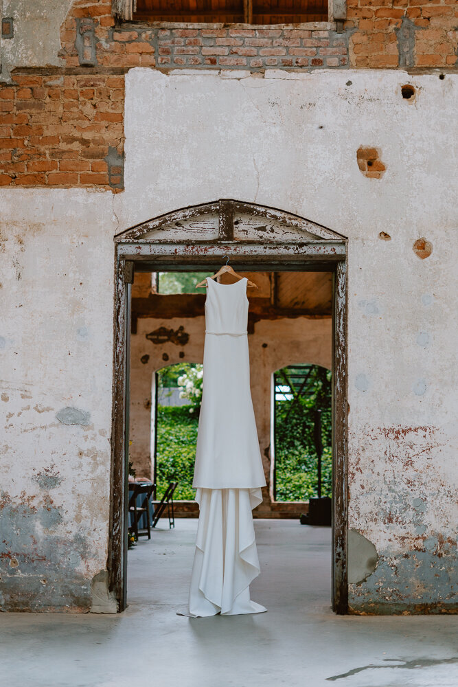 Brides dress handing