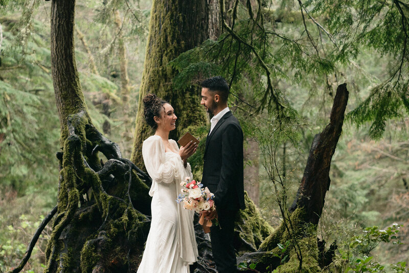 bride and groom kissing and eloping in scotland isle of skye destination.