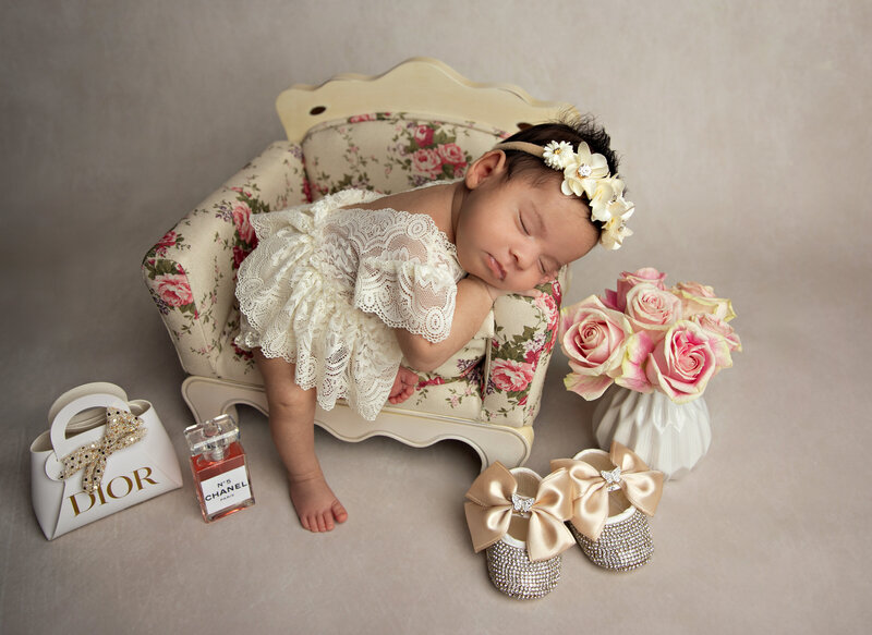 EvaMaganaPhotographynewbornsessiongirlfirstbirthdayphotographysessionstudio (13 of 8)