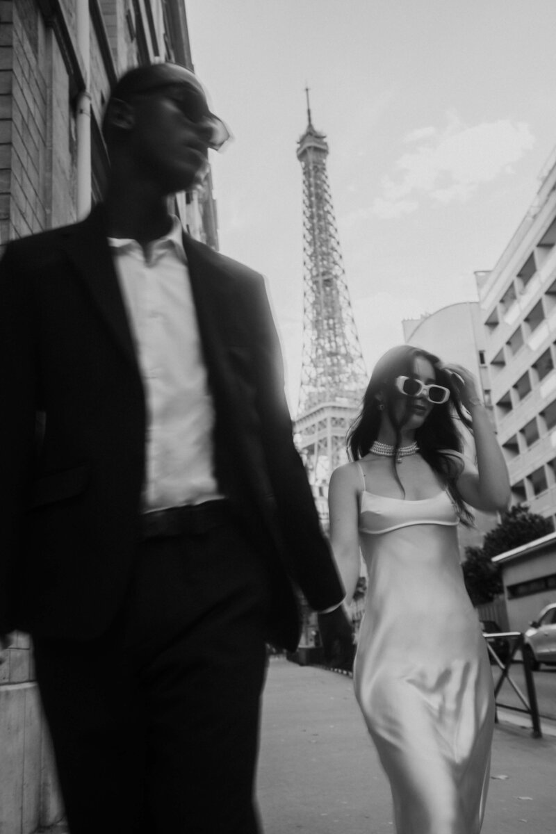 eiffel tower bride and groom fashion portrait exclusive wedding in Paris