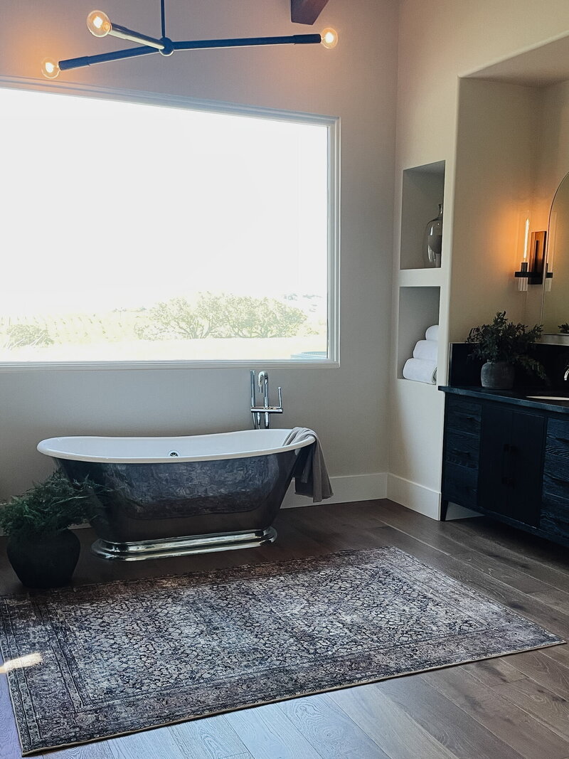 bath tub in bathroom
