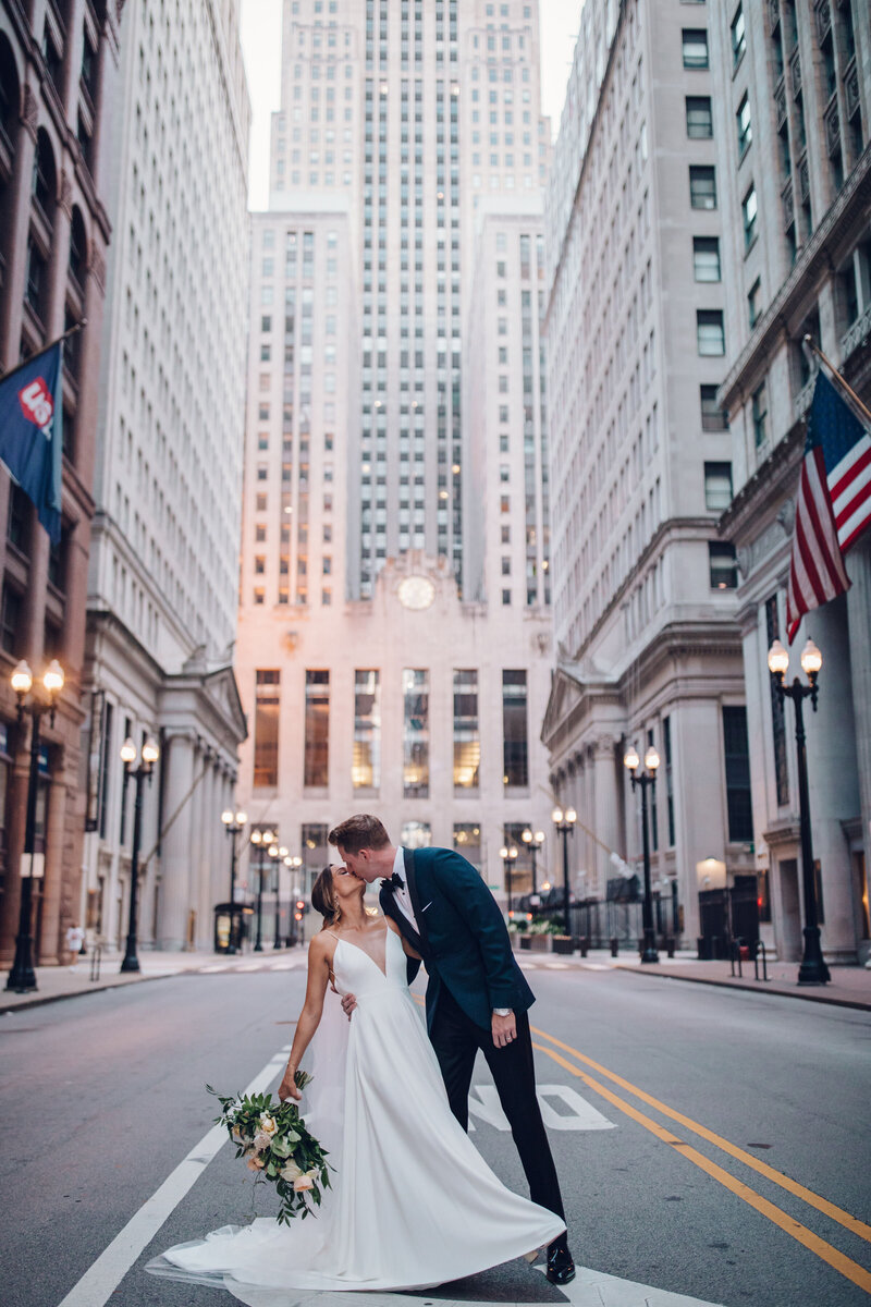 Bride and groom kissing in front of Chicago skyline.