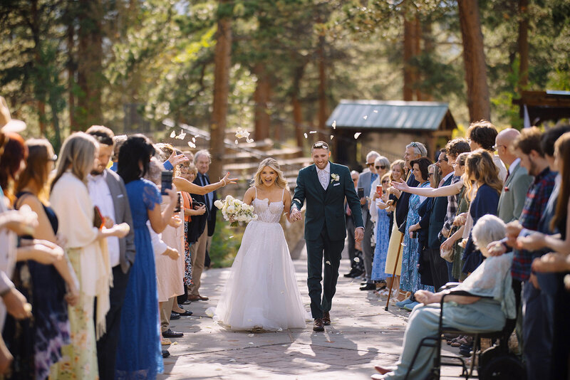 Estes Park Wedding Photographer Denver Wedding Venue Planner Della Terra Mountain Top Fall Colorful Wedding Liz Osban Photography Black Canyon Inn Wyoming Wedding Photographer Elopement Engagement 46