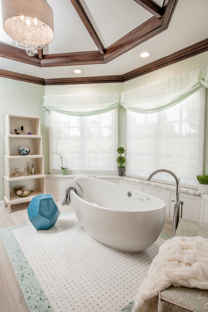 Glamorous Soaking Tub Bathroom Design