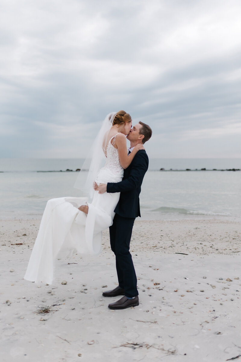 Courtney Ferrante, Beach Wedding, Florida Wedding, tampa, forida, gulf coast photographer, beach wedding photography, couples, engaged