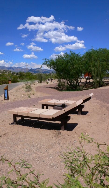 2chaise