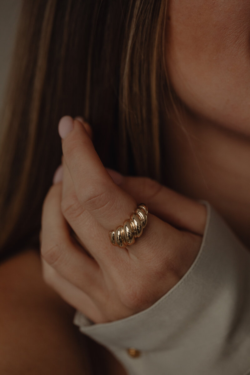 kaboompics_details-of-gold-jewelry-beautiful-woman-wearing-a-tan-silk-shirt-28019