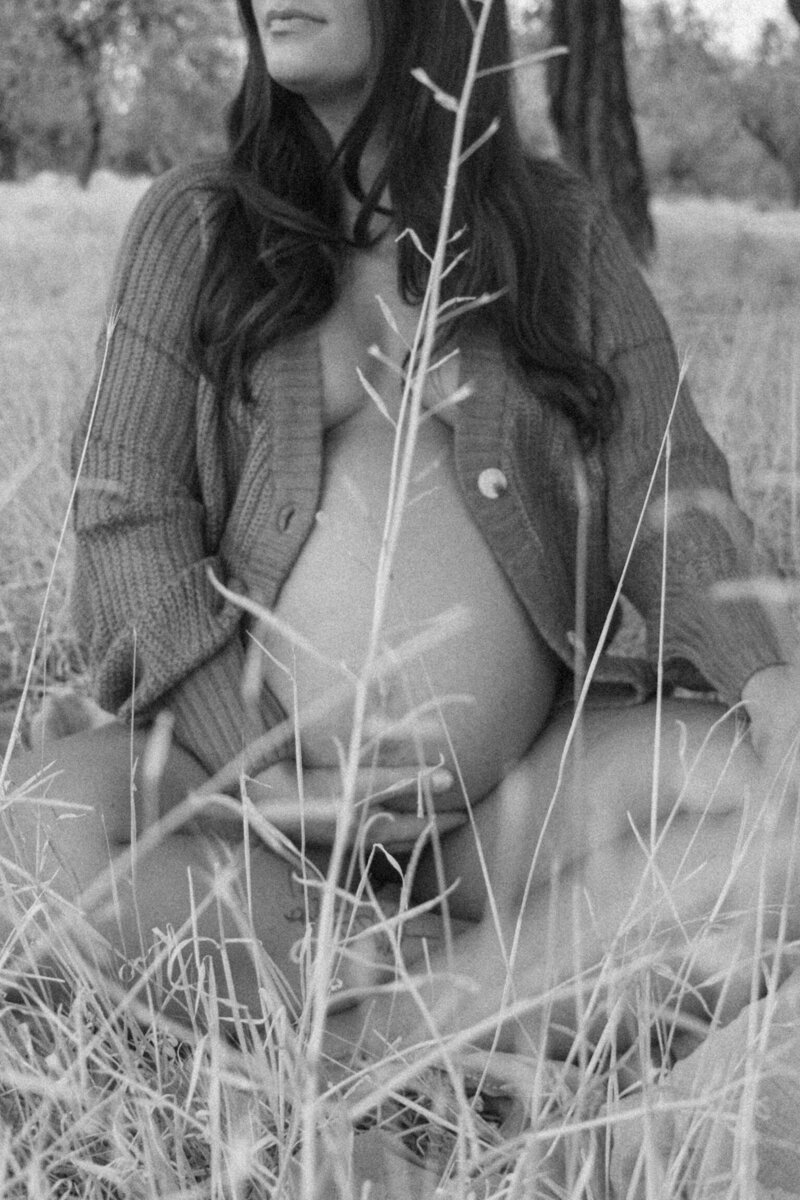 Outdoor maternity photography in Mesa, Arizona, capturing the beauty of growing life in natural light.