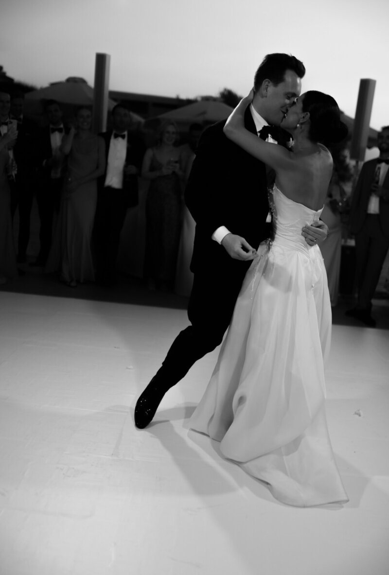 A perfect blend of practice and timing, this package offers couples a chance to refine every move for a smooth, natural first dance.