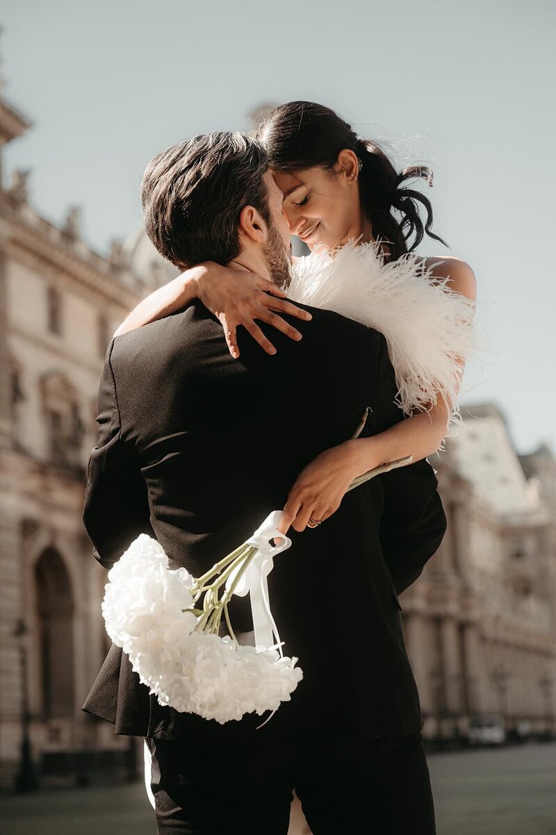 creative timeless elegant couple shoot in paris louvre photographer