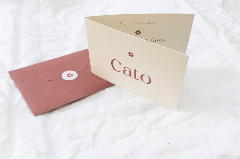 Letterpress-geboortekaartje-Cato-in-roze-met-bloemetje-2