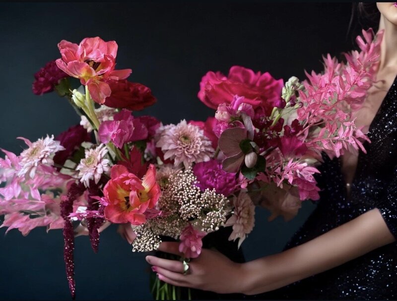 pinkbouquetwithblackdress