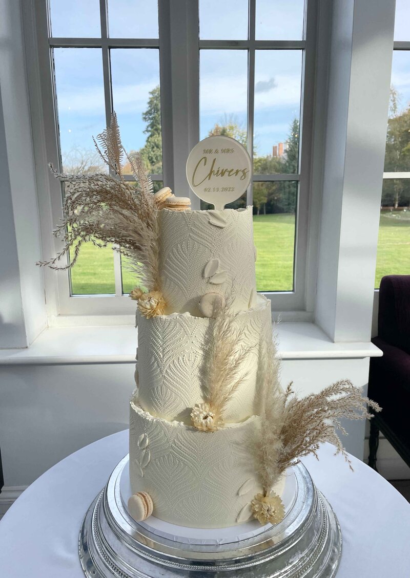 Luxury wedding cake design with modern elegance wedding and celebration cakes cambridgeshire suffolk