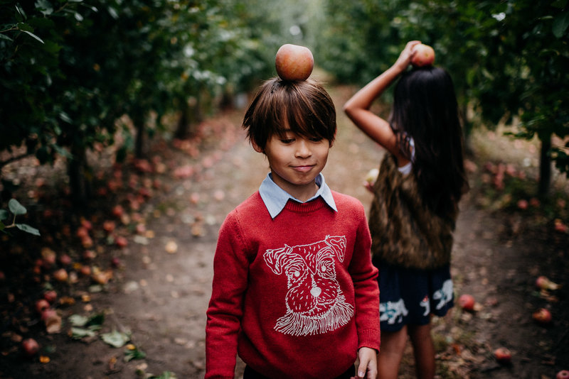 apple orchard family photos-24