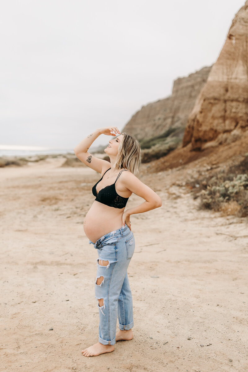 maternity photos next to a cliffside in san clemente
