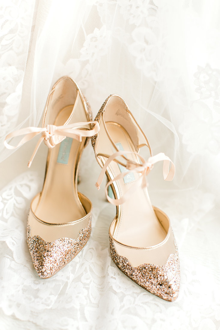 Wedding-Inspiration-Shoes-Bridal-Gold-Shimmer-Photo-by-Uniquely-His-Photography01